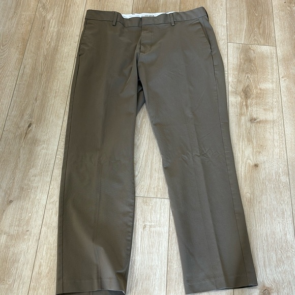 Men’s Dockers straight fit khakis, deep tan colour - Picture 1 of 7